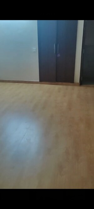 Room in 3 BHK Apartment at Emaar Palm Gardens, Sector 83 – for Rent