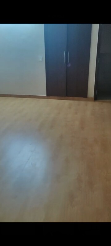 Room in 3 BHK Apartment at Emaar Palm Gardens, Sector 83 – for Rent