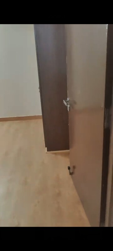 Room in 3 BHK Apartment at Emaar Palm Gardens, Sector 83 – for Rent