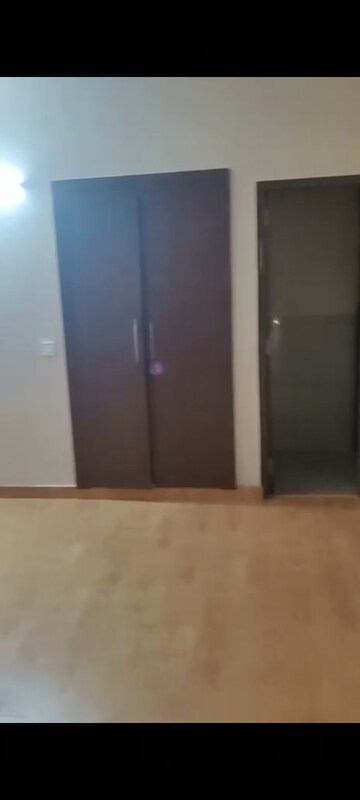 Room in 3 BHK Apartment at Emaar Palm Gardens, Sector 83 – for Rent