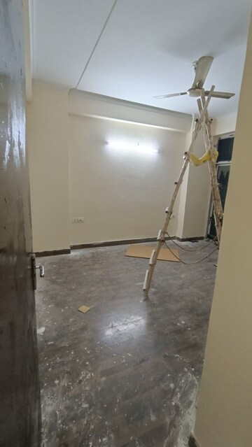 Room in 2 BHK Apartment at Skytech Matrott, Sector 76 – for Rent