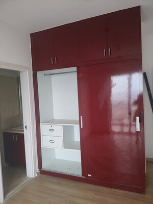 Furnished Amenities in 3 BHK Apartment at DLF Regal Gardens, Sector 90 – for Rent