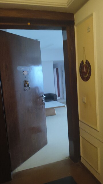 Furnished Amenities in 3 BHK Apartment at DLF Regal Gardens, Sector 90 – for Rent