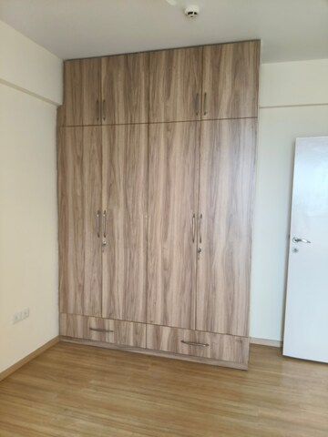 Room in 3 BHK Apartment at DLF Regal Gardens, Sector 90 – for Rent