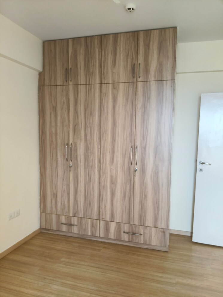 Room, dlf-regal-gardens 3 Bedroom 1818 Sq.Ft. Apartment In Sector 90 Gurgaon 9570236