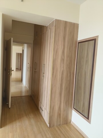 Room in 3 BHK Apartment at DLF Regal Gardens, Sector 90 – for Rent