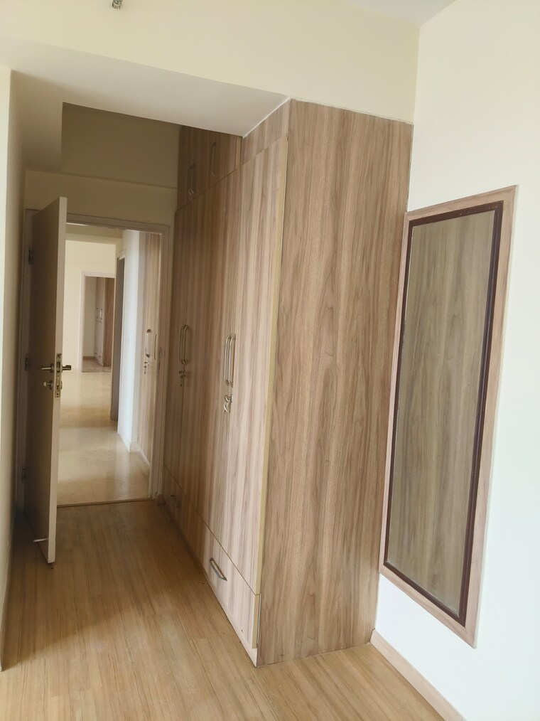 Room, dlf-regal-gardens 3 Bedroom 1818 Sq.Ft. Apartment In Sector 90 Gurgaon 9570236