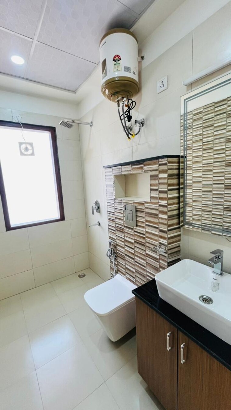 Bathroom, ansal-api-esencia 3 Bedroom 180 Sq.Yd. Builder Floor In Sector 67 Gurgaon 9570253
