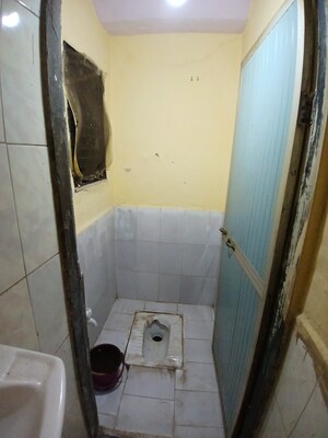 Attached Bathroom in 1 RK Apartment at Goregaon East – for Rent