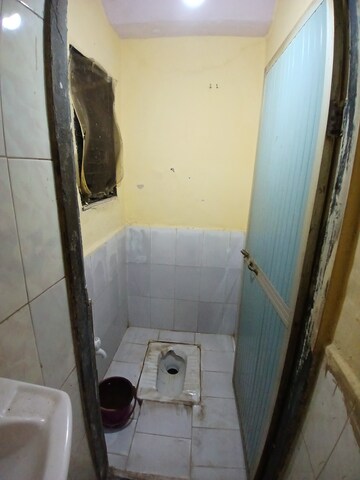 Attached Bathroom in 1 RK Apartment at Goregaon East – for Rent