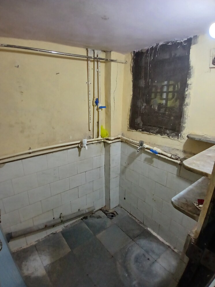 Attached Bathroom, goregaon east 1 RK 225 Sq.Ft. Apartment In Goregaon East Mumbai 9570255