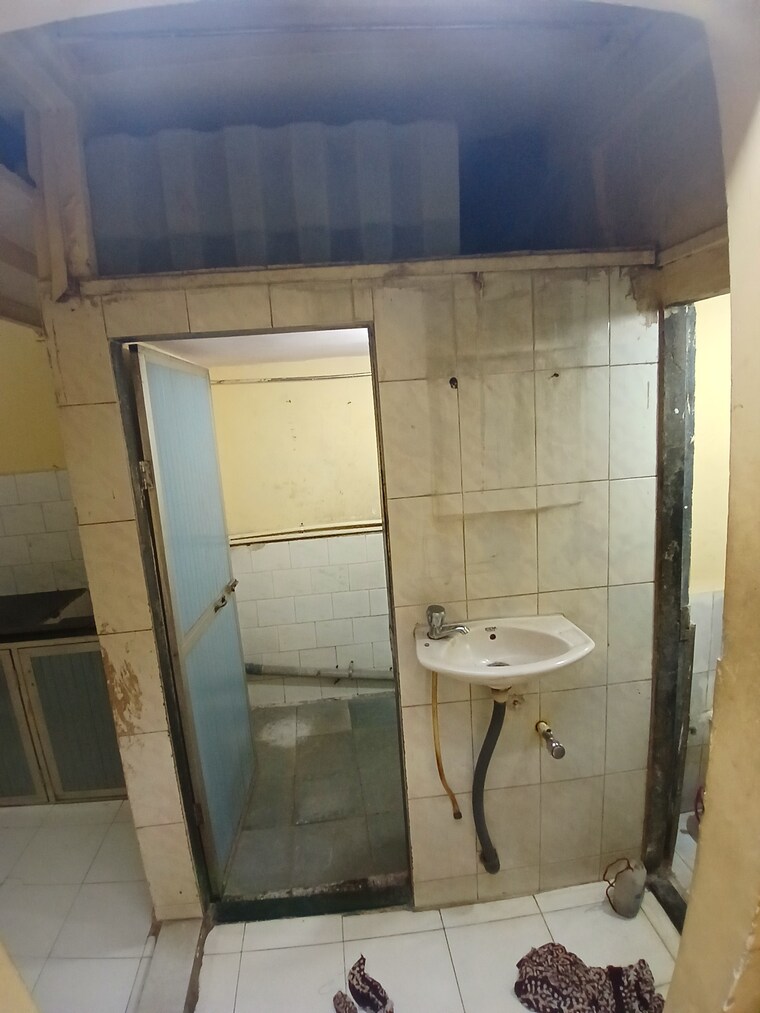 Bathroom, goregaon east 1 RK 225 Sq.Ft. Apartment In Goregaon East Mumbai 9570255