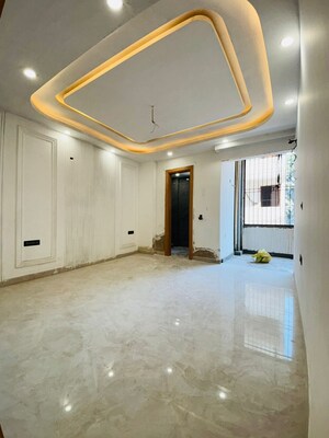 Room in 4 BHK Builder Floor at Ansal Esencia - Amara Villas, Sector 67 – for Sale