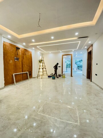 Room in 4 BHK Builder Floor at Ansal Esencia - Amara Villas, Sector 67 – for Sale