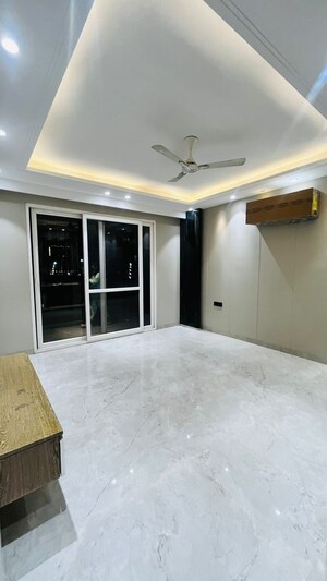 Room in 4 BHK Builder Floor at Ansal Esencia - Amara Villas, Sector 67 – for Sale