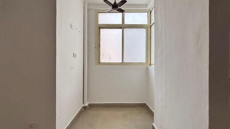 Room, prateek-grand-city 2.5 Bedroom 1155 Sq.Ft. Apartment In Siddharth Vihar Ghaziabad 9570286