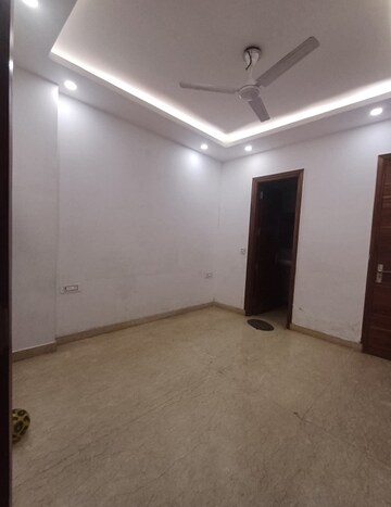 Master Bedroom in 3 BHK Builder Floor at Chittaranjan Park – for Rent