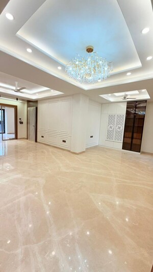 Room in 3 BHK Builder Floor at Anant Raj Ashok Estate, Sector 63a – for Sale