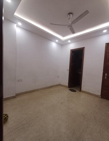 Master Bedroom in 3 BHK Builder Floor at Chittaranjan Park – for Rent