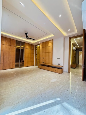 Room in 4 BHK Builder Floor at Ansal API Esencia, Sector 67 – for Sale