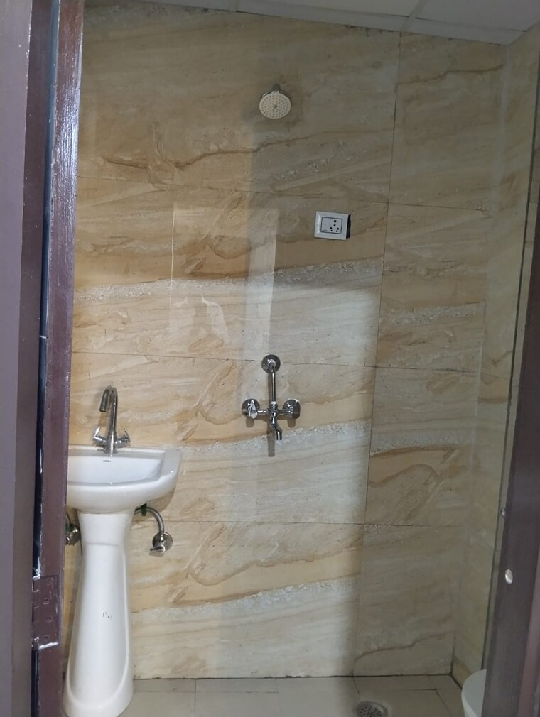 Bathroom, dmd-hometech-awas-yojna 3 Bedroom 1450 Sq.Ft. Builder Floor In Sector 73 Noida 9570340