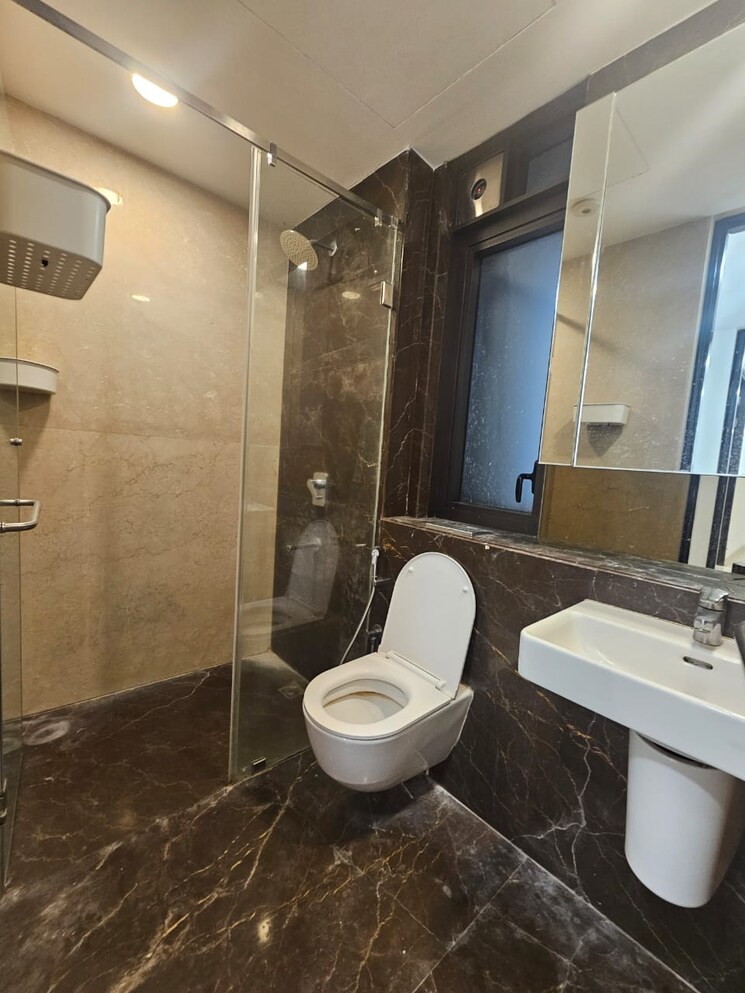 Bathroom, lodha-the-park 2 Bedroom 857 Sq.Ft. Apartment In Worli Mumbai 9570343