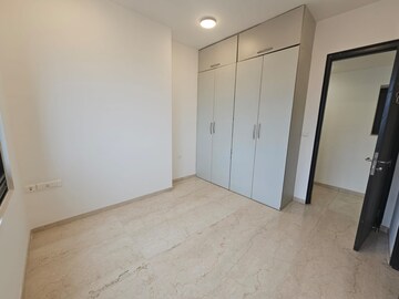 Room in 2 BHK Apartment at Lodha The Park, Worli – for Rent