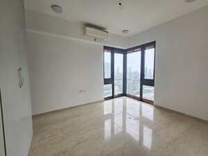 Room in 2 BHK Apartment at Lodha The Park, Worli – for Rent