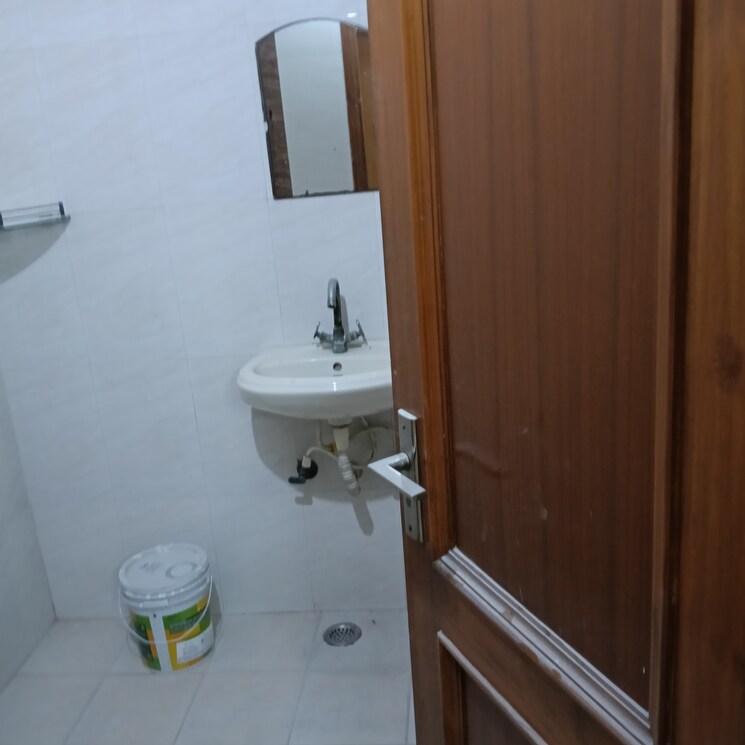 Bathroom, rwa-residential-society-sector-46 2 Bedroom 550 Sq.Ft. Builder Floor In Sector 46 Gurgaon 9570364