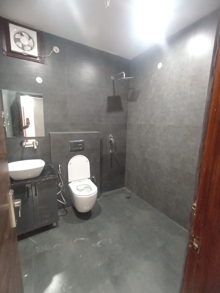 Bathroom, san-marino-apartment 3 Bedroom 1970 Sq.Ft. Apartment In Sector 45 Gurgaon 9570379