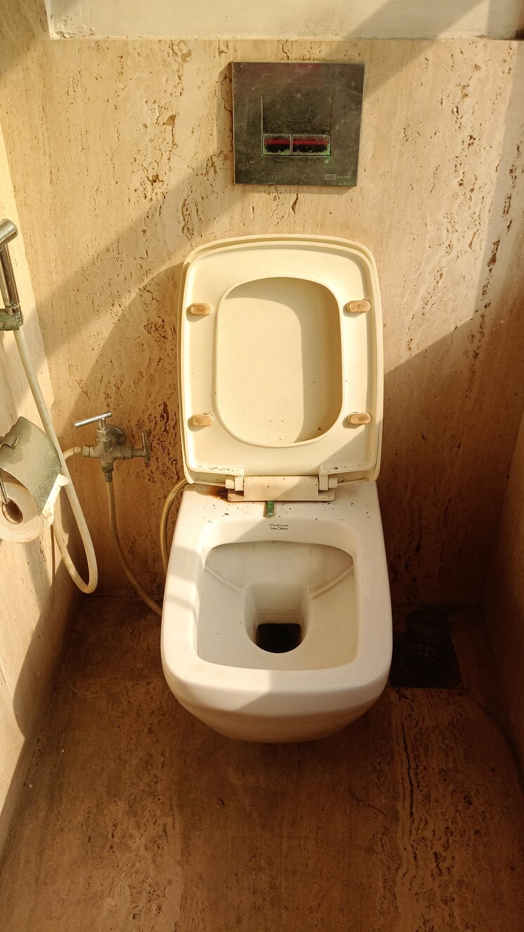 Bathroom, mathuradas-mills-estate Commercial Office Space 3000 Sq.Ft. In Lower Parel Mumbai 9570381