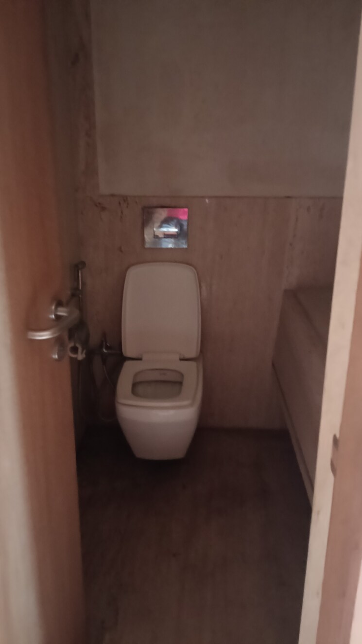 Bathroom, mathuradas-mills-estate Commercial Office Space 3000 Sq.Ft. In Lower Parel Mumbai 9570381