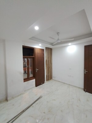 Room in 1 BHK Builder Floor at Saket – for Rent