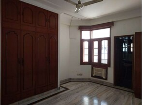 Room in 3 BHK Builder Floor at Gulmohar Park – for Rent