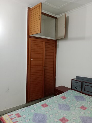 Room in 1.5 BHK Builder Floor at Sector 13 – for Rent