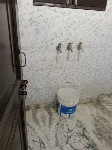 Bathroom in 1.5 BHK Builder Floor at Sector 13 – for Rent