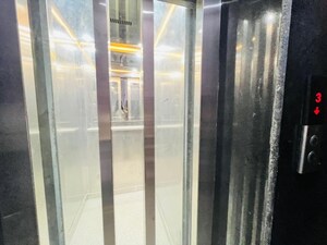 Building Lobby in 3.5 BHK Builder Floor at Sector 25 – for Rent