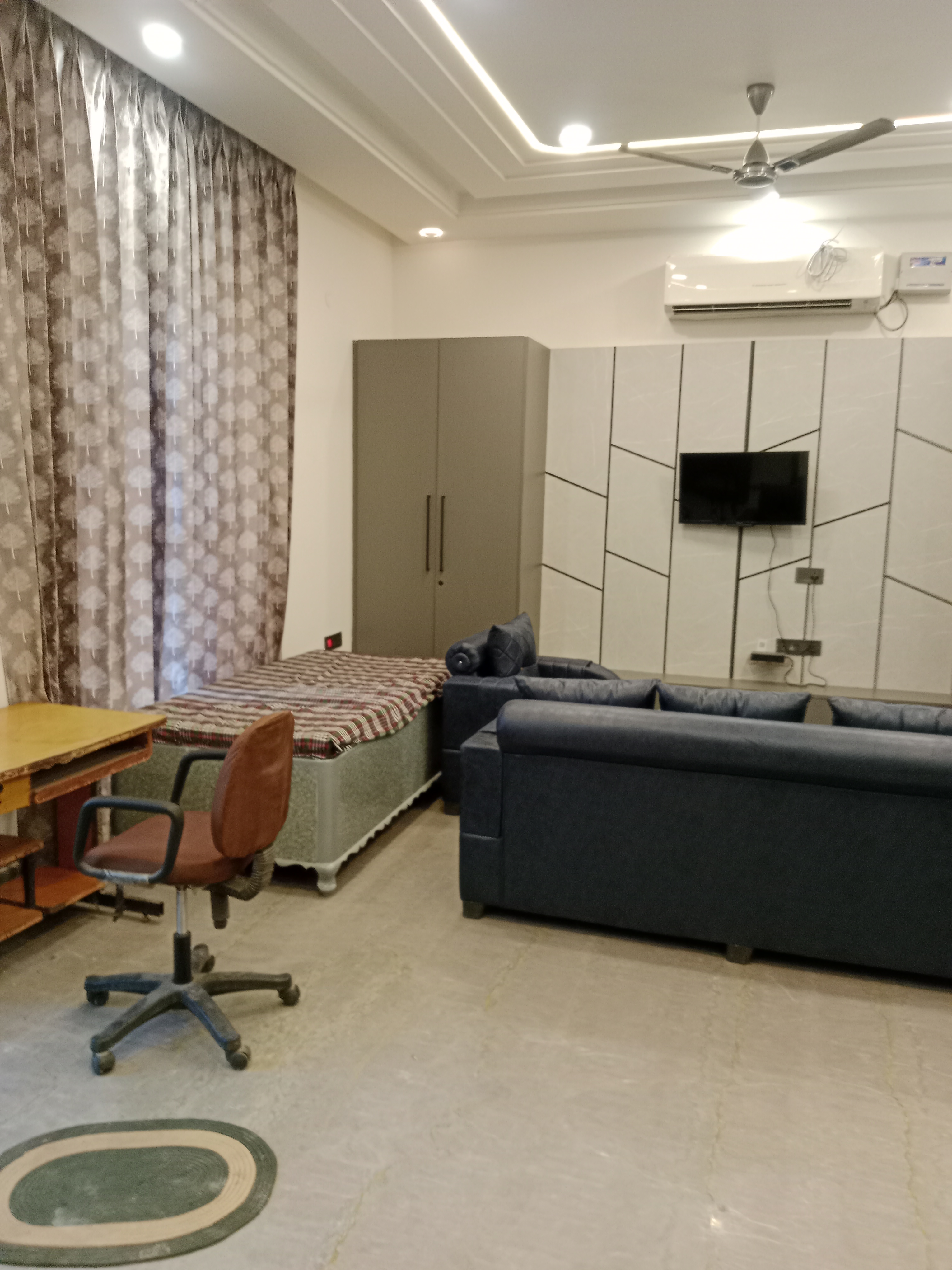 2.5 BHK + Pooja Room Builder Floor For Rent in Sector 18