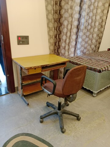 Living Room in 2.5 BHK Builder Floor at Sector 18 – for Rent