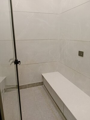 Furnished Amenities in 2.5 BHK Builder Floor at Sector 18 – for Rent