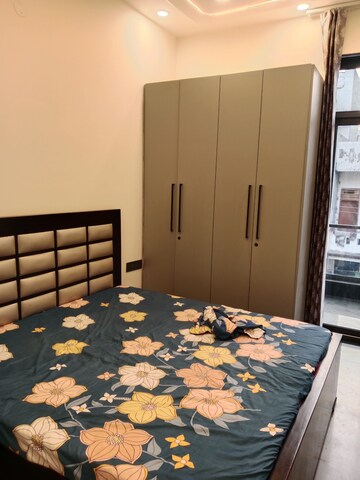 Bedroom in 2.5 BHK Builder Floor at Sector 18 – for Rent