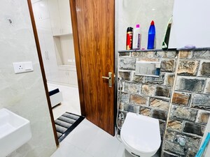 Master Bedroom in 3.5 BHK Builder Floor at Sector 25 – for Rent