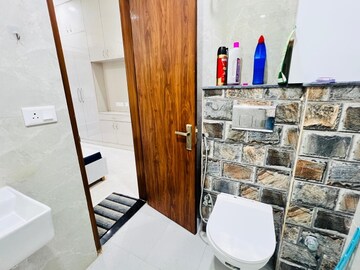 Master Bedroom in 3.5 BHK Builder Floor at Sector 25 – for Rent