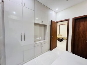 Room in 2.5 BHK Builder Floor at Sector 25 – for Rent