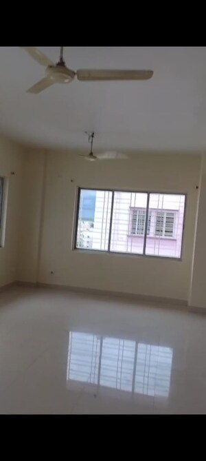 Room in 2 BHK Apartment at The Ecos, New Town – for Rent