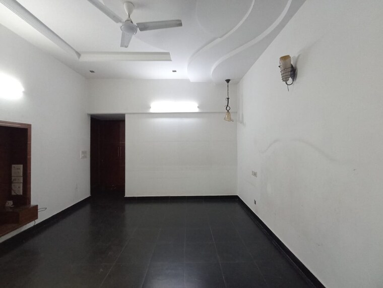 Room, greater kailash i 3 Bedroom 300 Sq.Yd. Builder Floor In Greater Kailash I Delhi 9570481