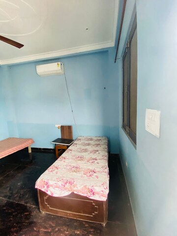 Room in  Pg at Vineet Khand – for Rent