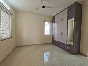 Room in 3 BHK Apartment at Aurobindo The Regent, Kondapur – for Rent
