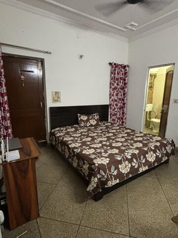 1 RK Independent House For Rent in RWA Apartments, Sector 31