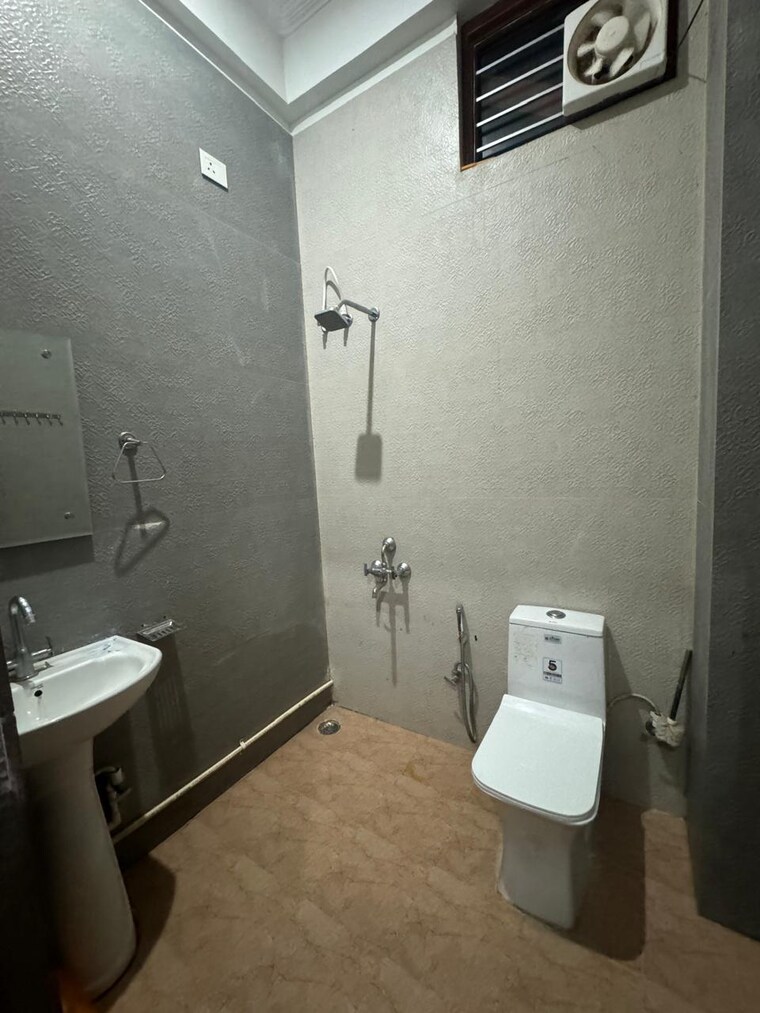 Bathroom, sahastradhara road 2 Bedroom 1250 Sq.Ft. Apartment In Sahastradhara Road Dehradun 9570502